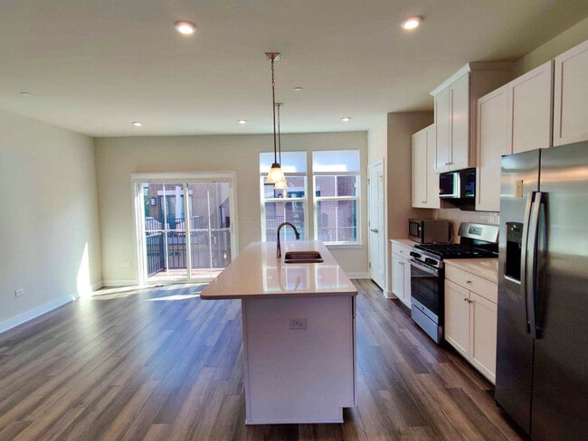 Building Photo - 319 Elm Ct.