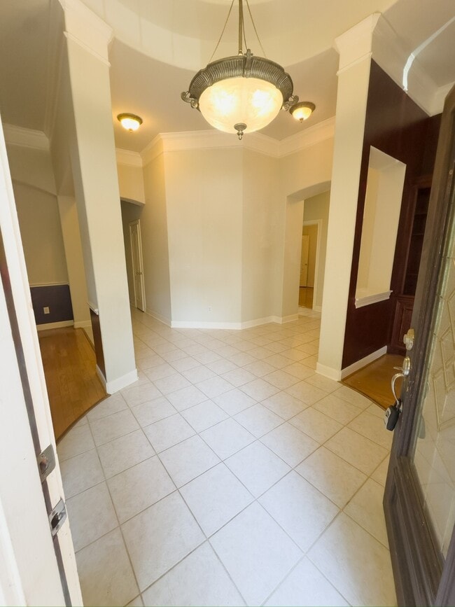 Building Photo - 1648 Lakeside Enclave Dr