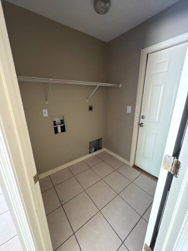 Building Photo - 118 Summerwood Dr