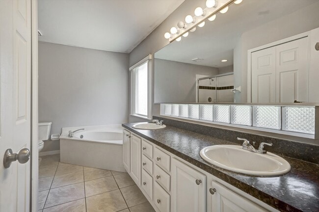 Building Photo - 1033 Lake Davenport Blvd