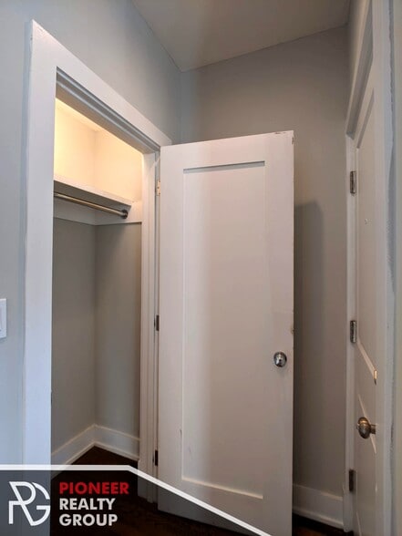 Building Photo - 736 W Addison St