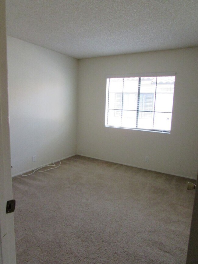 Building Photo - Beautiful 2BD/2BA Townhome in the Heart of University City - 2 Car Garage - Washer/Dryer - Quiet ...