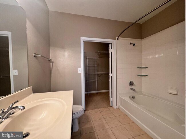 Building Photo - 12925 Centre Park Cir