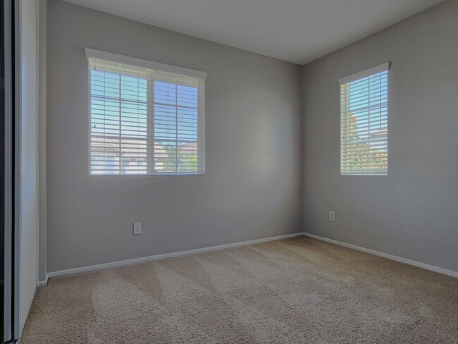 Building Photo - Canyon Hills 2 Story, 4BD, 2.5BA Lake Elsi...