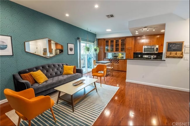 Building Photo - 1554 N Hobart Blvd