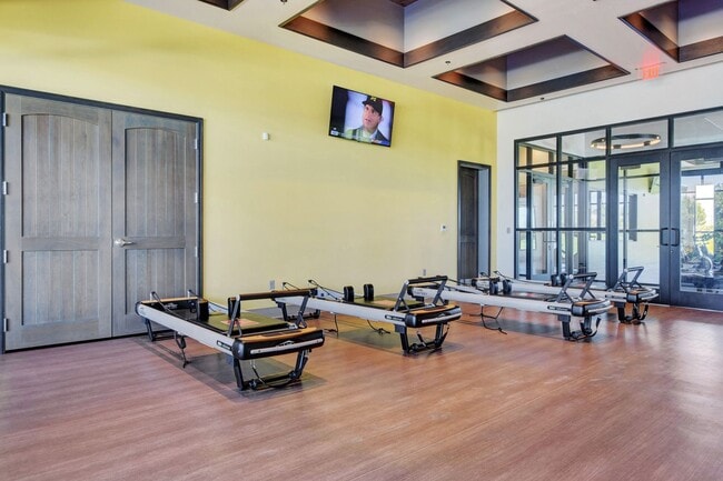 Building Photo - Stunning 3 Bedroom in Skye Canyon Master P...