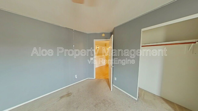 Building Photo - 491 W Ebony Way