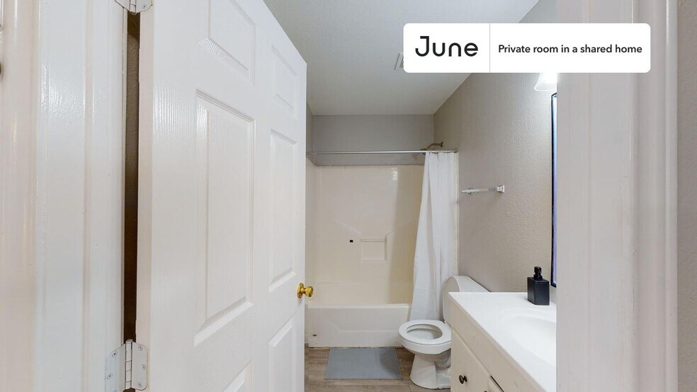 Building Photo - Room in Shared 3 bed/2 bath home