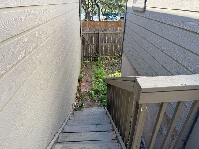 Building Photo - 5735/5737 N Scout Island Cir