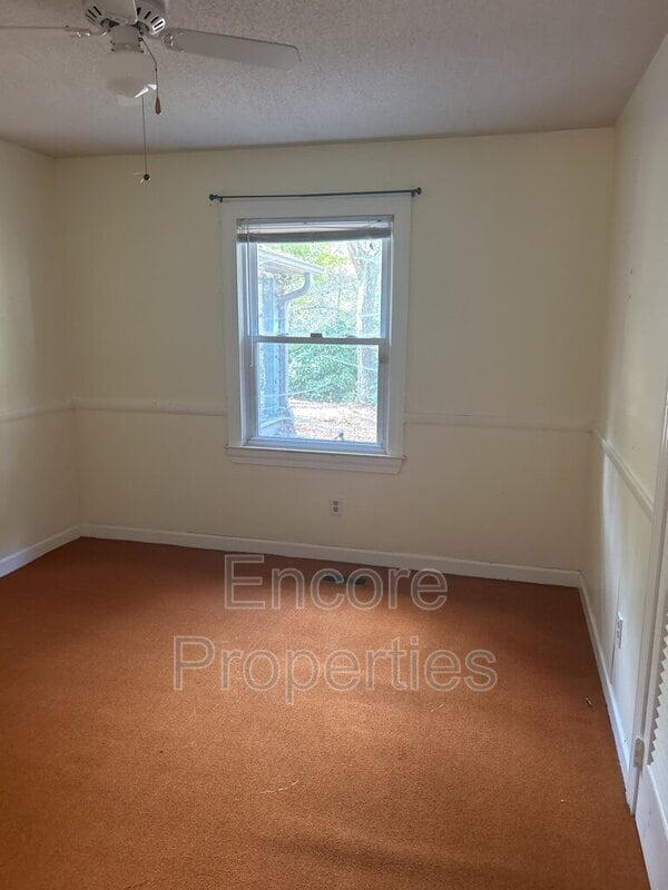 Building Photo - 1916 S Main St