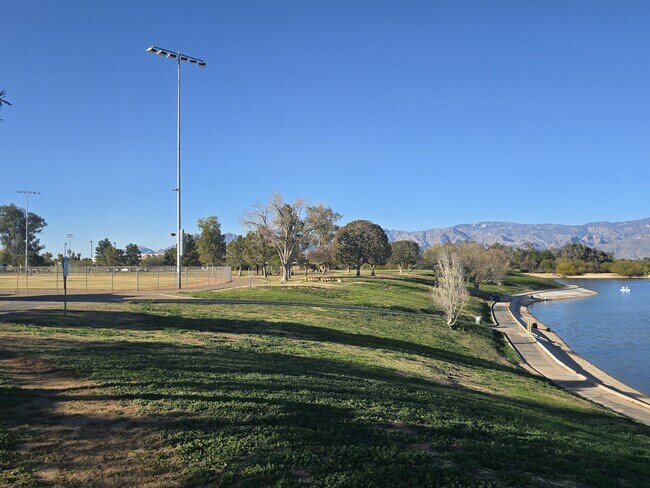 Building Photo - 3303 S Lakeside Ridge Loop