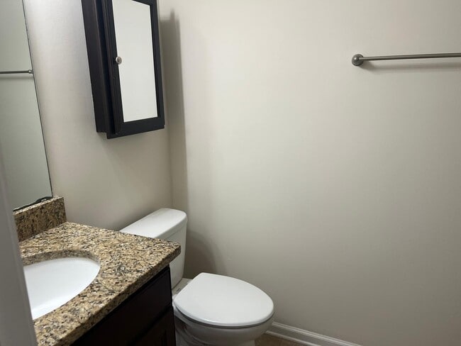 Building Photo - 2121 Chipley Dr