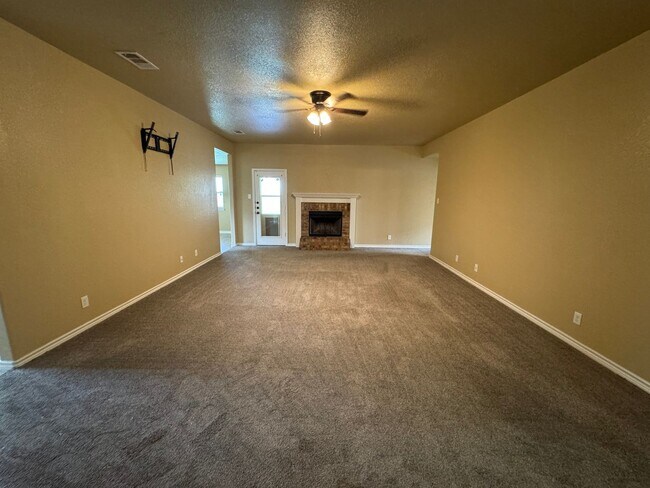 Building Photo - 360 Virtual Tour Available