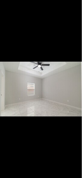 Building Photo - 1007 Hidden Hls St