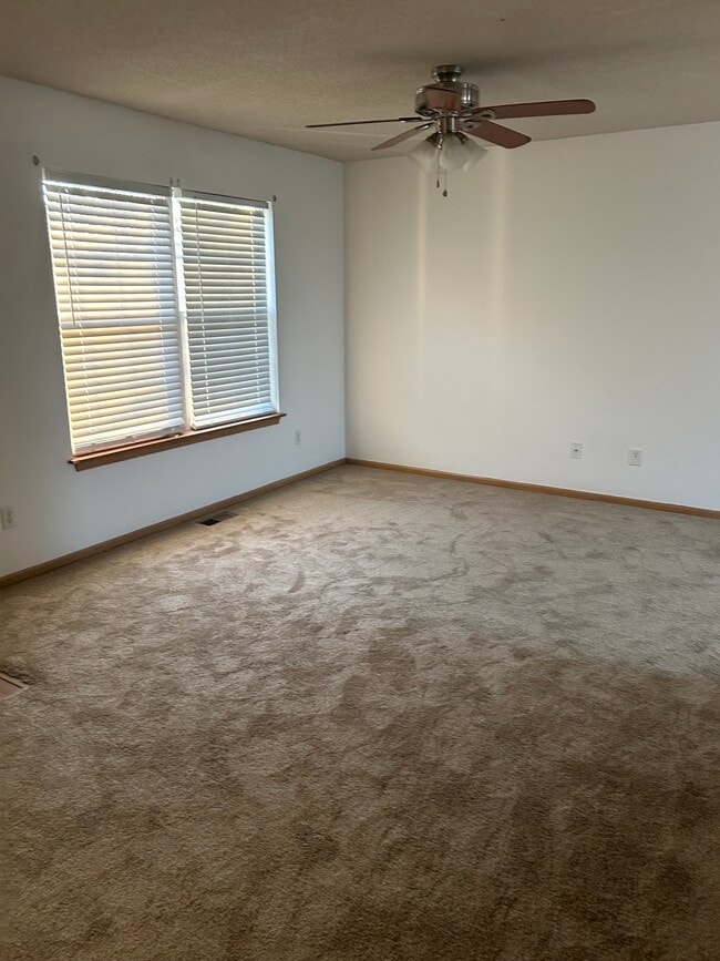 Building Photo - 707 Riess Ln