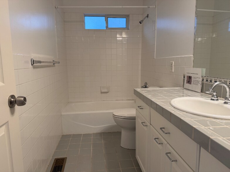 Building Photo - 1941 Perry Ave