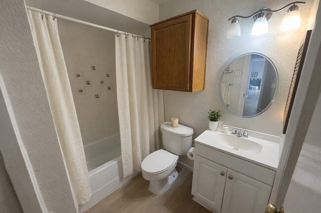 Building Photo - 9801 Walnut St