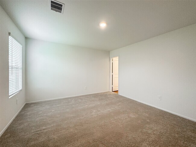 Building Photo - 1495 Las Cuevas Dr