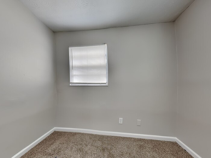 Building Photo - 2318 Burpee Dr W