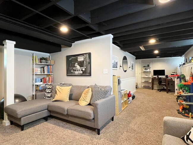 Furnished Basement - 350 Glenhaven Ave NW
