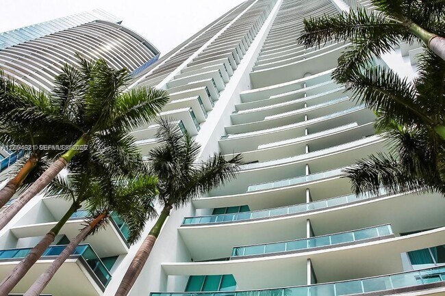 Building Photo - 900 Biscayne Blvd