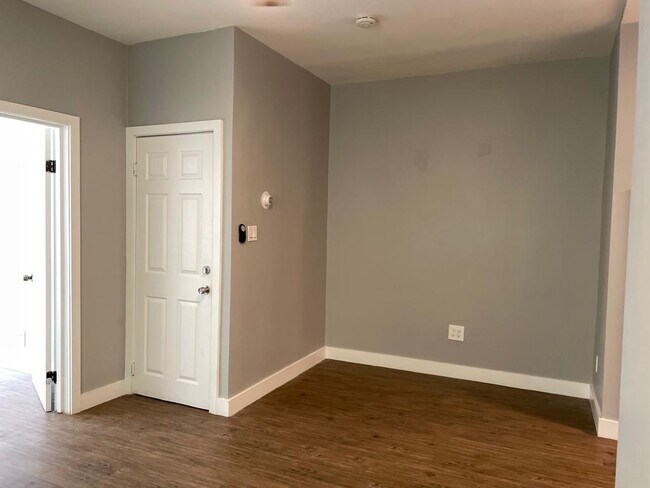 Building Photo - 418 3rd St