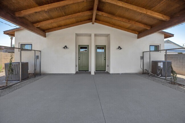 Building Photo - Newer Garfield District Duplex now available!