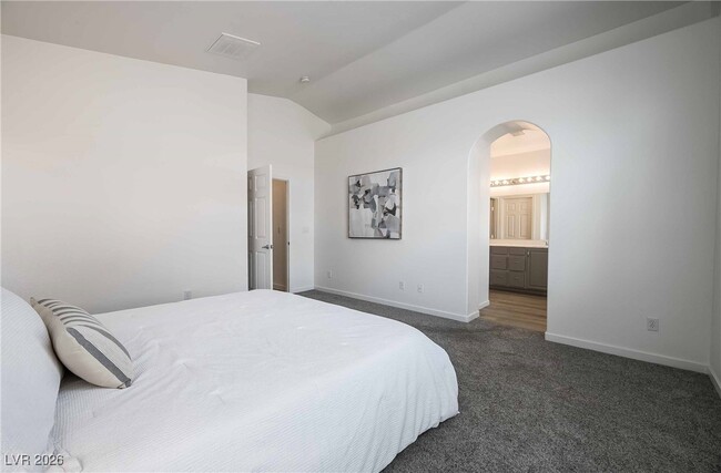 Building Photo - 2306 Reading Hills Ave