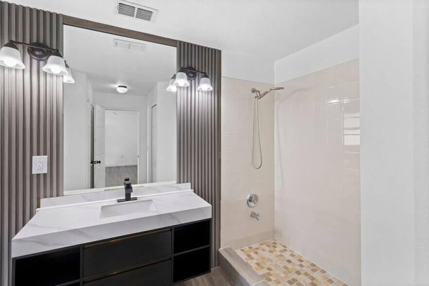 Building Photo - 1601 Perdido Ct