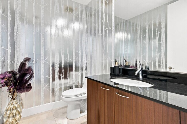 Building Photo - 15811 Collins Ave