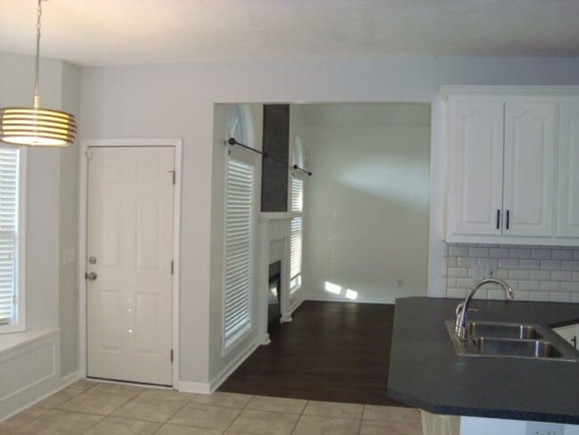 Building Photo - Ready to Rent!