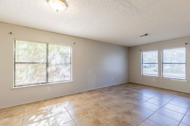 Building Photo - 8423 Parry Path