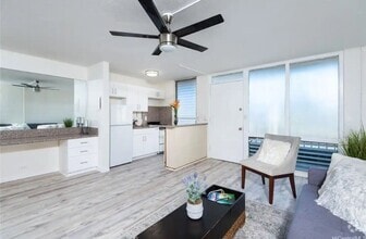 Building Photo - Updated 1/1 with Lanai and Parking spot!