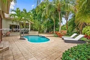 Building Photo - 1884 Classic Dr