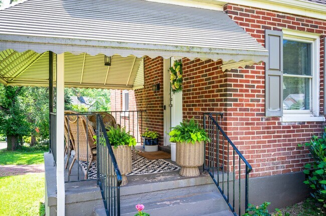 Building Photo - 3 Bedroom || 1.5 Bathroom Single Family Home