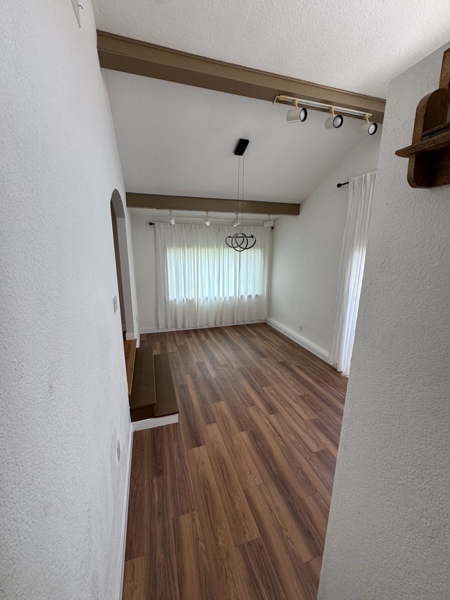 Building Photo - 720 Oakwood Ave