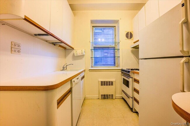 Building Photo - 102-55-102-67 67th Dr