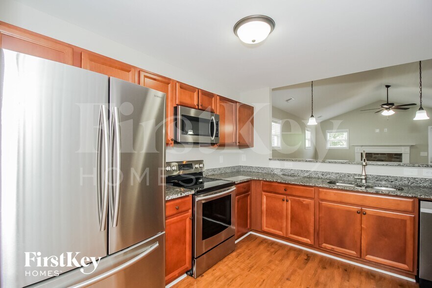 Building Photo - 20 Oakbrook Dr