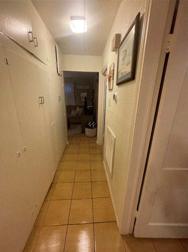 Building Photo - 119 Albacore Ave