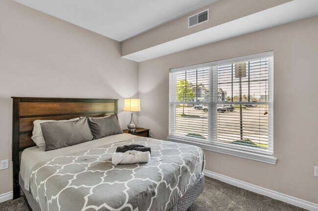 Building Photo - Furnished 2-Bedroom, 2-Bath Apartment near UB North
