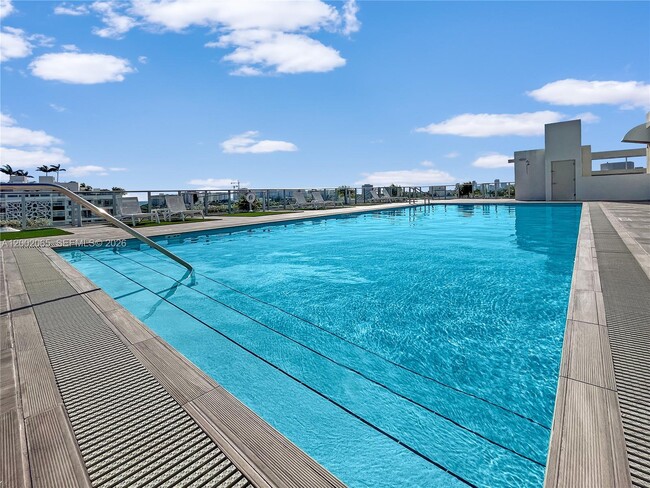 Building Photo - 1025 92nd St