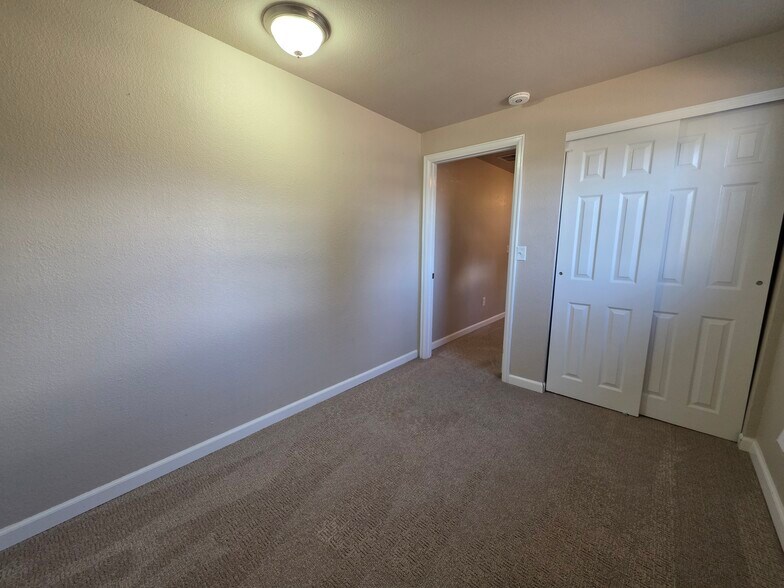 Building Photo - 2970 Maverick Dr