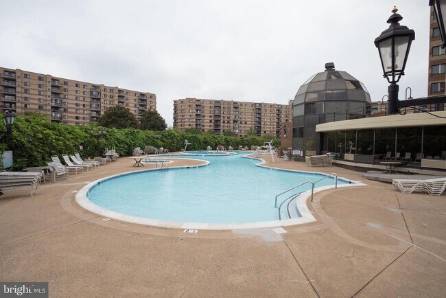 Building Photo - 8340 Greensboro Dr