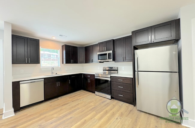 Building Photo - 7 Robin Hood Rd