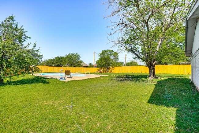 Building Photo - 4626 Trailwood Dr