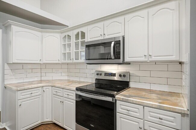 Building Photo - "Charming 3-Bedroom Home with 2 Full Baths and 2032 Sq Ft of Comfort in Palm Coast!"