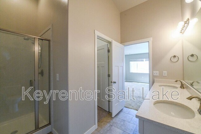 Building Photo - 1091 W Emerald Pools Ln