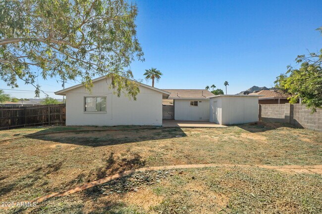 Building Photo - 2346 E Shaw Butte Dr