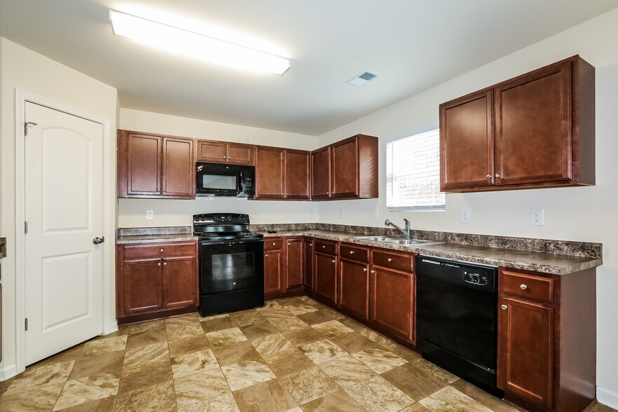 Building Photo - 110 Betty Ann Ln