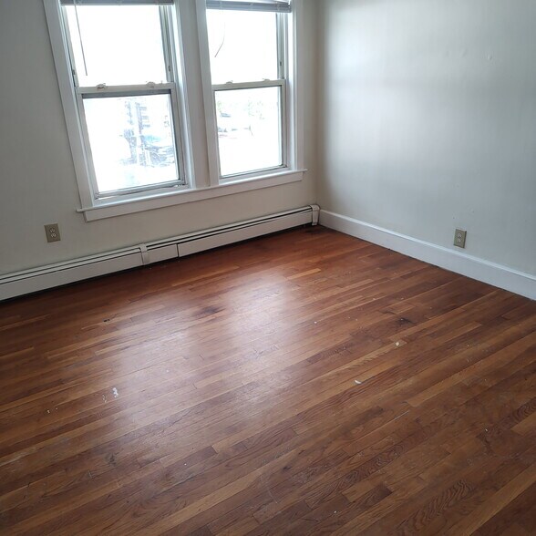 Building Photo - 327 Wood Ave